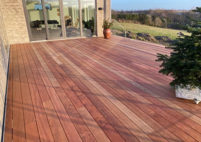 Terrasse med trappe fra Sundby Trapper (1)