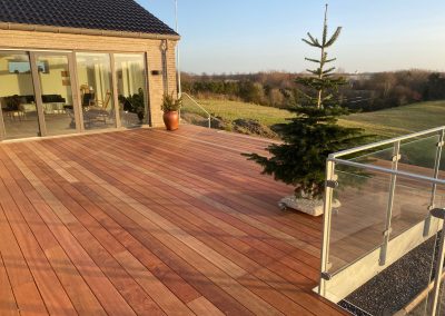 Terrasse med trappe fra Sundby Trapper (2)